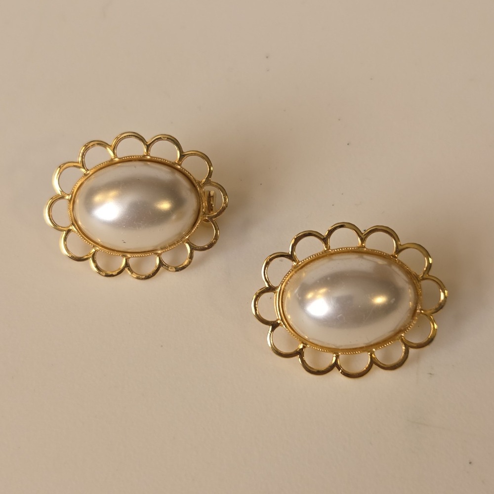 Vintage Unsigned Gold Tone Filigree With Faux Pearls Scatter Brooch Pin‎ Set